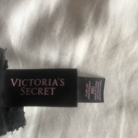 Victoria Secret Push Up Bras 36D - Picture 4 of 8